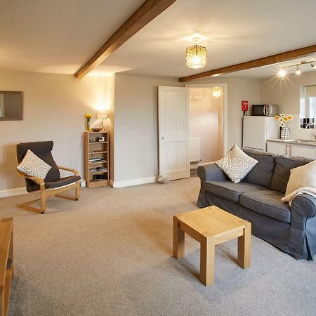 Host & Stay - Cosy Cottage Emley Luaran gambar