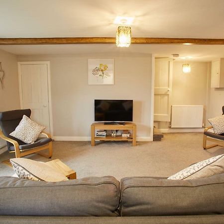 Host & Stay - Cosy Cottage Emley Luaran gambar
