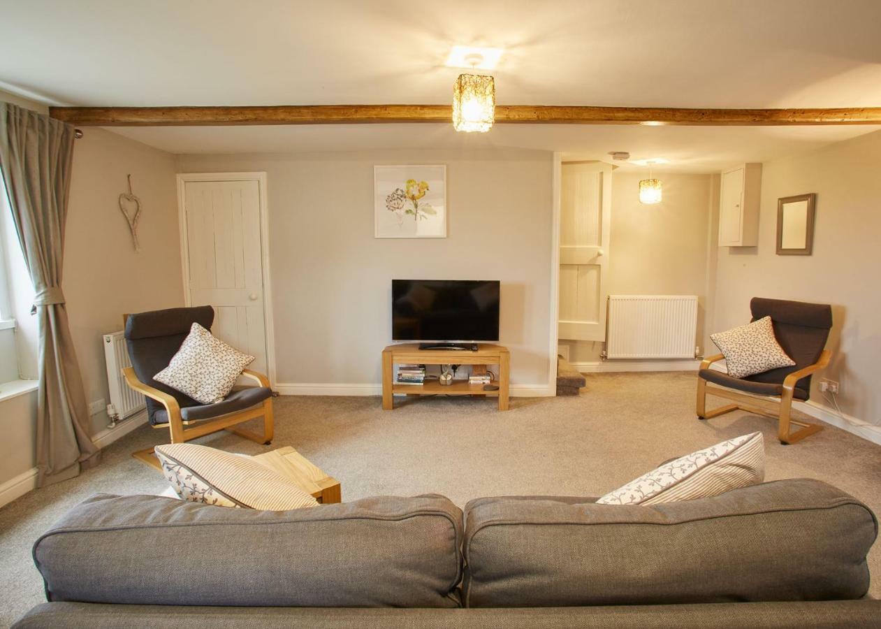 Host & Stay - Cosy Cottage Emley Luaran gambar