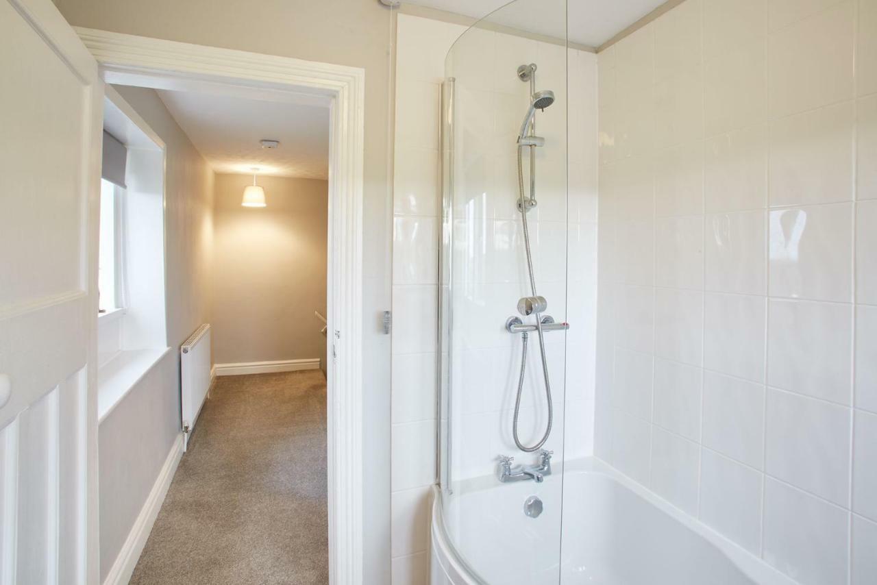 Host & Stay - Cosy Cottage Emley Luaran gambar